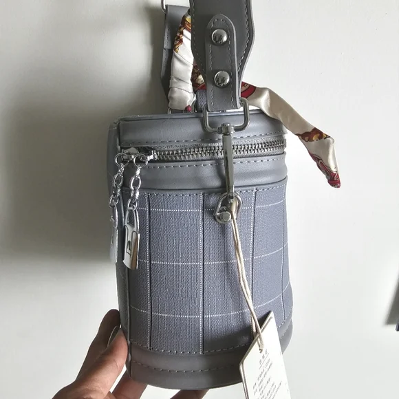 Funky Bucket Bag - Picture 2 of 4